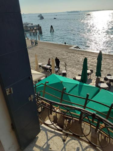 a beach with chairs and umbrellas and the ocean at Cà Del Dose in Venice