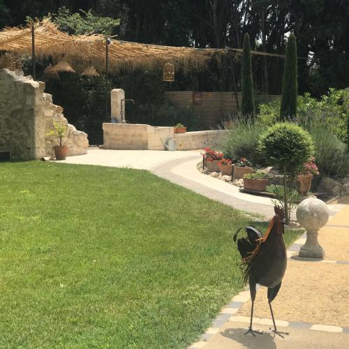 Κήπος έξω από το La Bastide des Cyprès