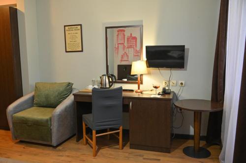 a room with a desk and a chair and a computer at Hotel Ida in Bansko