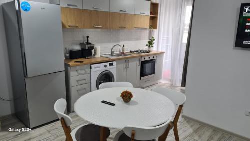 O bucătărie sau chicinetă la Apartament David