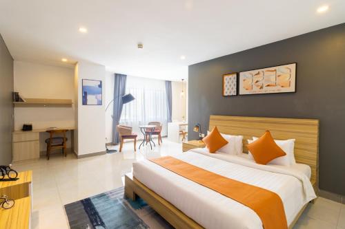 a bedroom with a large bed in a room at CDX RESIDENCE in Phnom Penh