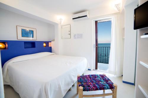 Ένα ή περισσότερα κρεβάτια σε δωμάτιο στο Hotel Saraceno