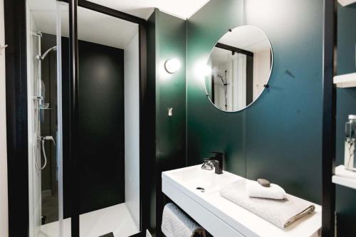 a bathroom with a sink and a mirror at Mobil Homes Vacances in Grimaud
