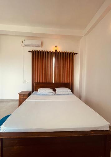 Una cama o camas en una habitación de Devo's place