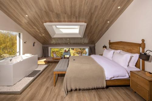 a bedroom with a bed and a tub and a sink at Dali Beauty Seaview B&B in Dali