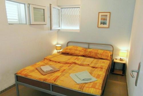 Postel nebo postele na pokoji v ubytování Vis Mirja Apartment 2