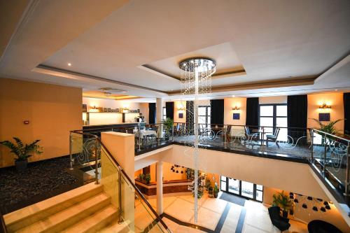 a lobby with a chandelier in a building at Hotel Focus Centrum Konferencyjne in Lublin