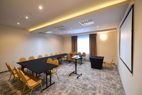 a conference room with a black table and chairs at Hotel Focus Centrum Konferencyjne in Lublin