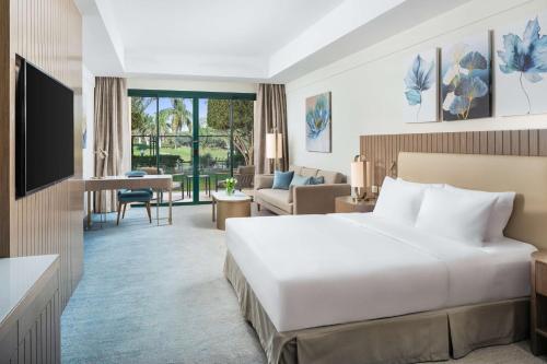 Hilton Pyramids Golf — Bedroom