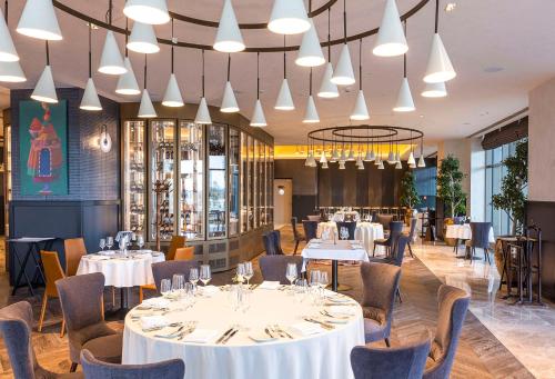 Εστιατόριο ή άλλο μέρος για φαγητό στο Hilton Samarkand Regency