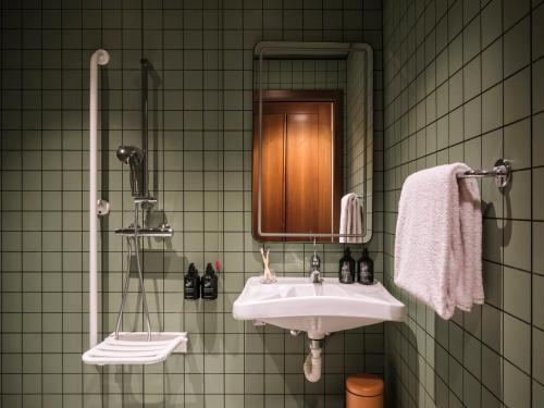 Koupelna v ubytování Max Brown Hotel Missori, part of Sircle Collection