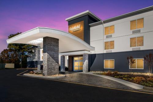 a rendering of the entrance to a hotel at Fairfield by Marriott Chesapeake in Chesapeake