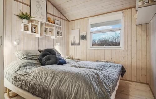 En eller flere senge i et værelse på Beautiful Home In Beder With Wi-fi