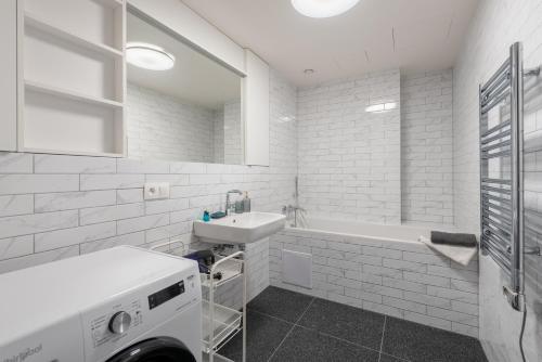 Ванная комната в Jay Apartments