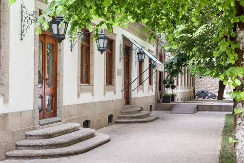 a building with stone steps in front of a street at Hotel do Elevador in Braga