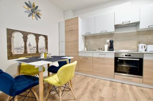 Standard Apartment by Hi5-Horváth Mihály square 1082 Budapest, 15 Horváth Mihály tér kép - 3
