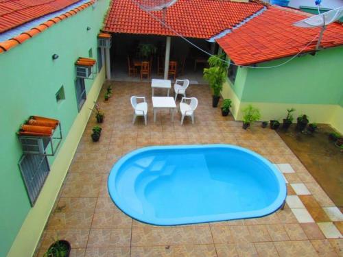 an overhead view of a patio with a blue pool at Rochas pousada in Carolina