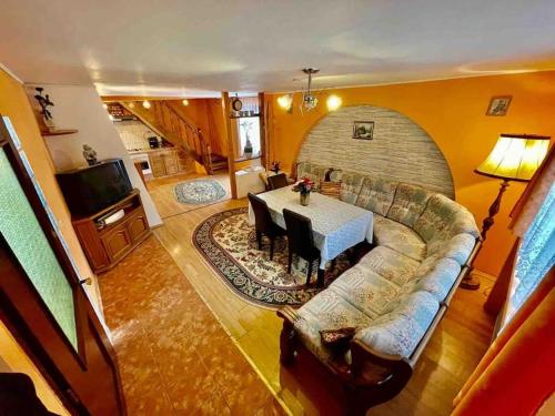 a living room with a couch and a table at Casa Stana in Cavnic