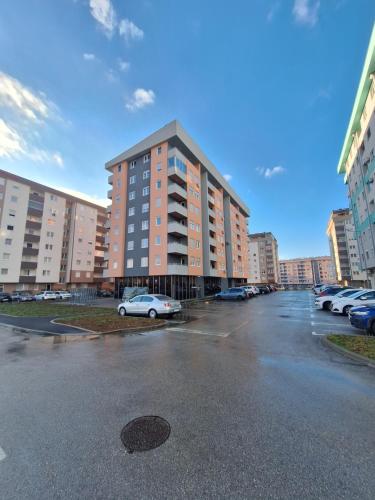 Το κτήριο όπου στεγάζεται  το διαμέρισμα