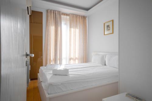 Postel nebo postele na pokoji v ubytování Central Luxurious 2 BD Flat near NDK