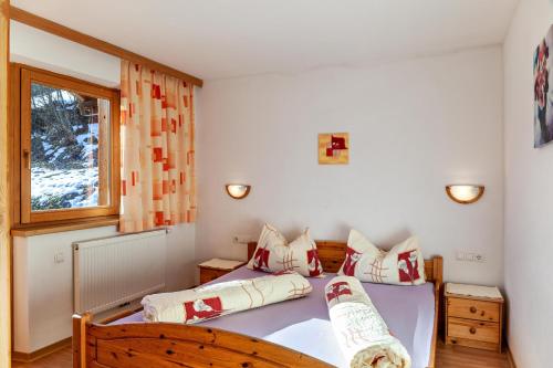 a bedroom with two beds and a window at Fewo Innerspielleiten 24 Personen in Hippach