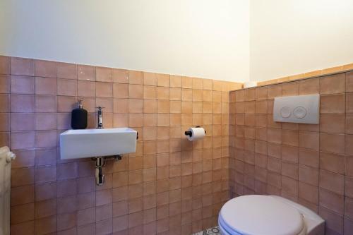 a bathroom with a toilet and a sink at Château Constance, 19 personnes in La Roche-en-Ardenne