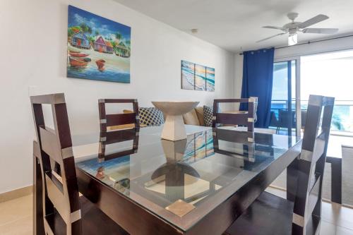 Χώρος καθιστικού στο Maho Beach House - Elegant 1 Bedroom - Ocean View