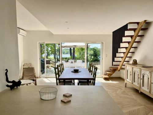 Maison rénovée avec vue exceptionnelle sur le lac