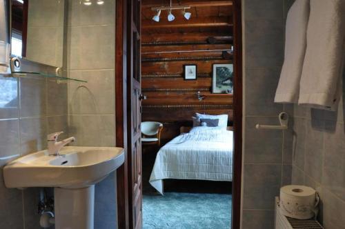 Kopalnica v nastanitvi Willa Marma B&B