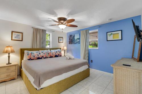 a bedroom with a bed and a ceiling fan at Getaway on Gladiolus in Anna Maria