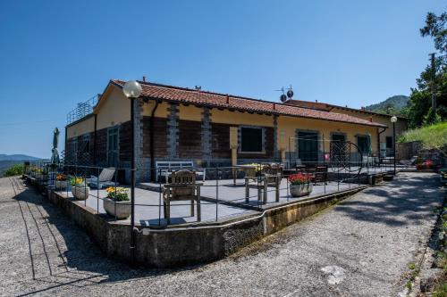 Gallery image of 208 - Appartamento Quercia, Giardino e Piscina - Residence Cherry House in Carro