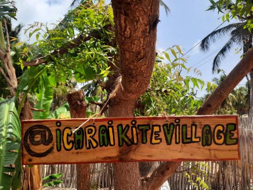 a sign on a tree that reads central kantha village at Côco Verde - Pousada Icaraí Kite Village in Icaraí