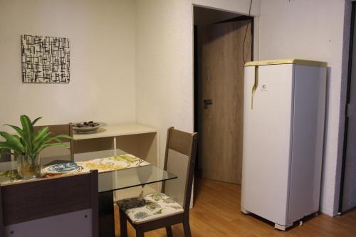 Una cocina o cocineta en AP 411- Apart OH