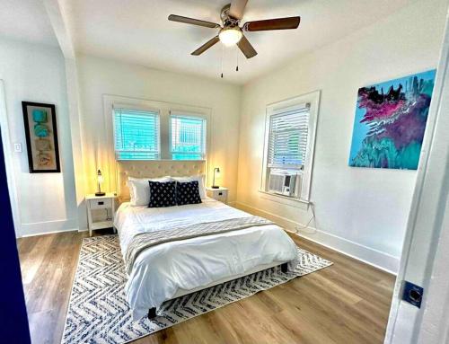 a bedroom with a bed and a ceiling fan at Luxury 1 BR Montrose - Cagliari at The Italian Plaza in Houston