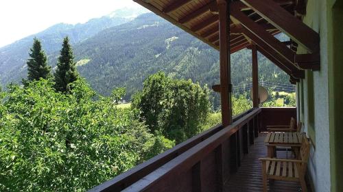 a balcony of a house with a view of the mountains at Sissi Apartment in Ausserfragant