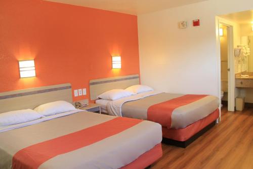 Motel 6-Enfield, CT - Hartfordにあるベッド