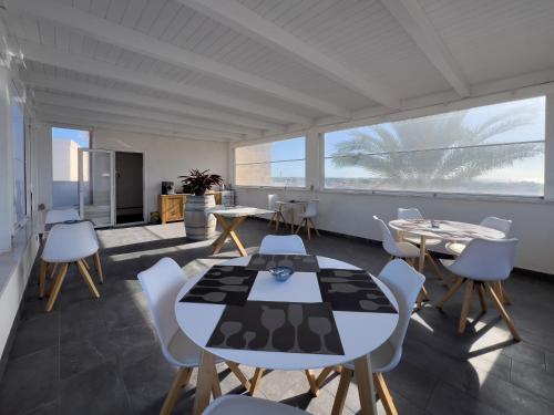 a dining room with a table and chairs at Ponente & Maestro Rooms in Favignana