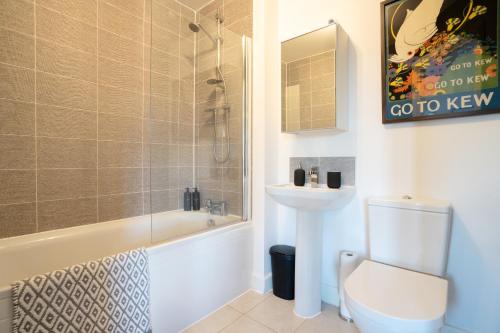 a bathroom with a toilet and a sink and a shower at Newly Refurbished Great location Free Parking in Leeds