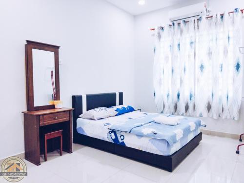 Postel nebo postele na pokoji v ubytování Homestay Kuantan Banglo Kempadang - Air Conditioner For Each Room #Musslim Only#