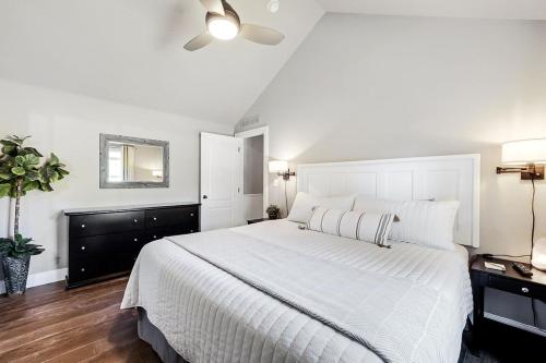 Katil atau katil-katil dalam bilik di Sweet Seaview Home Near Beach and Trailhead!