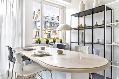 Muette - Lamartine 1bdr by B'Your Home