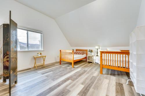 Ένα ή περισσότερα κρεβάτια σε δωμάτιο στο Ludlow Townhome 3 Mi to Okemo Mountain!