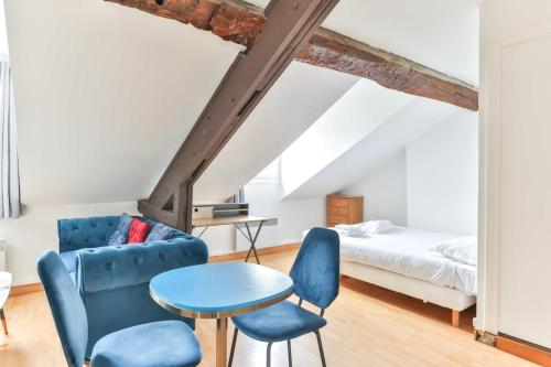 Cozy Parisian Apartment with Spectacular City Views
