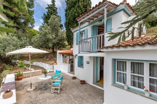 Το κτήριο όπου στεγάζεται  η βίλα
