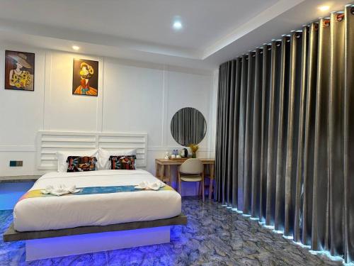 a bedroom with a bed and a desk with a table sidx sidx at SEA SAND RESORT in Kampot