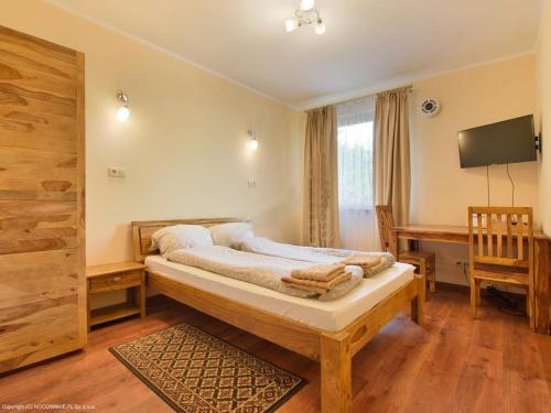 מיטה או מיטות בחדר ב-SkiBike House Stronie Śląskie