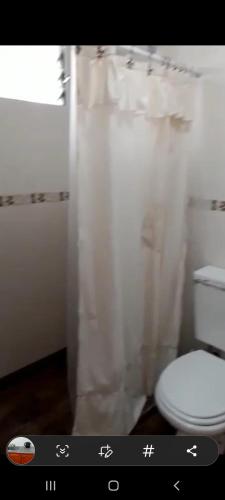 Vonios kambarys apgyvendinimo įstaigoje Vicaso alojamiento