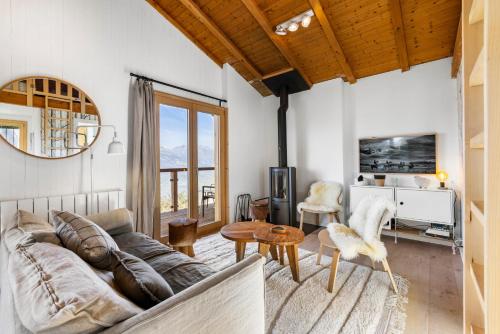 a living room with a couch and a table at Silverfox - 6 pers - belle vue in Plan Fey