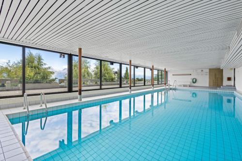 a large swimming pool with a large amount of windows at Eden Roc 6 - 4 pers - pres des pistes in Nendaz