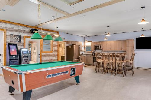 Una cocina o zona de cocina en The Bear